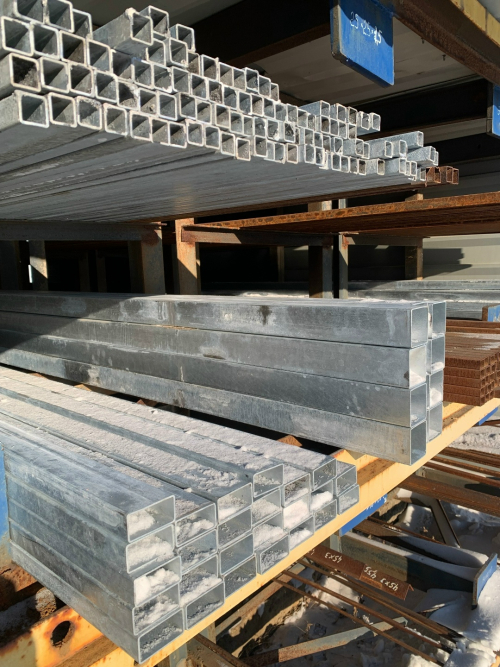 Оцинкованные профильные трубы на складе Град Сталь в Хабаровске.