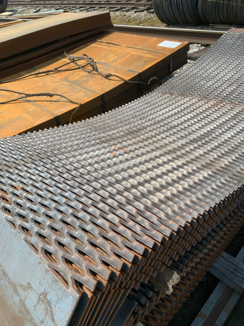 Просечно-вытяжной лист (ПВЛ) в наличии на складе Град Сталь в Хабаровске.